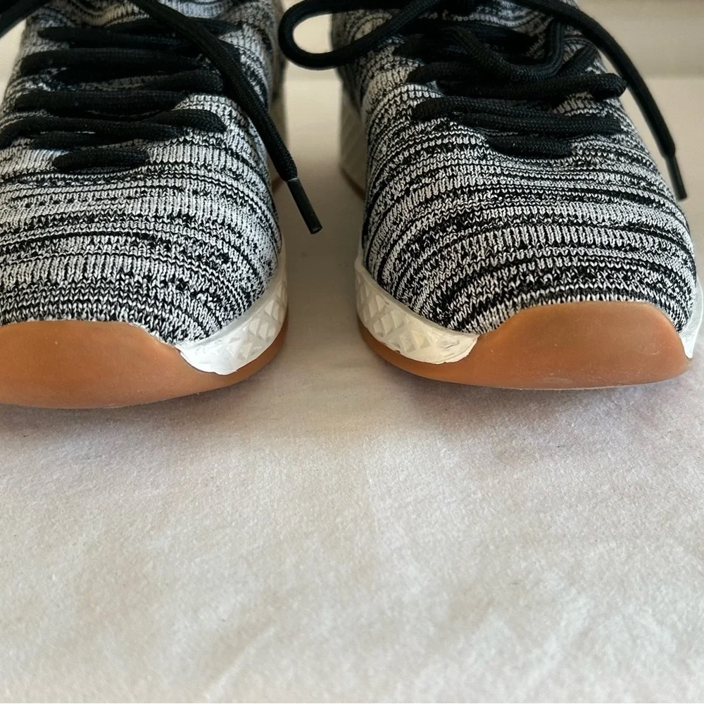 J Slides Urban Support‎ Black and White Knit Sneakers Sz 6